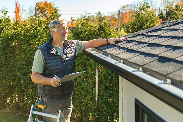 Professional Metal Roofing technician working in Monticello, MS